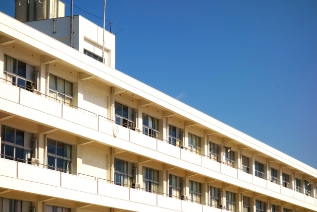 小学校の校舎のアップ
